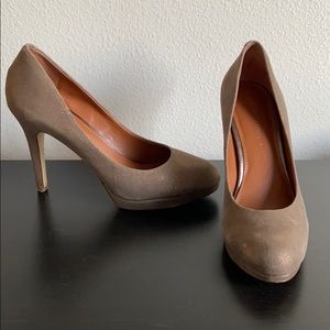 Gold metallic banana republic heels